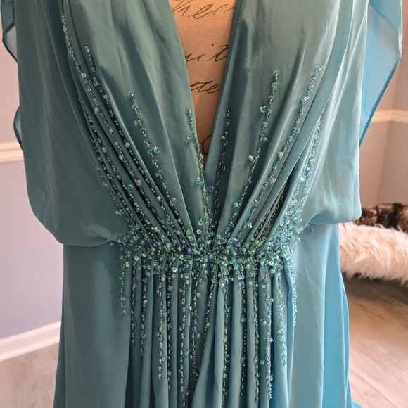 Elegant Blue Evening Gown - Picture 2 of 9